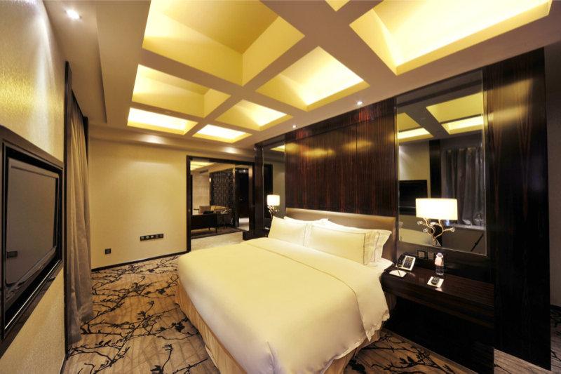 Royal Suites & Towers Wuhan Exterior foto