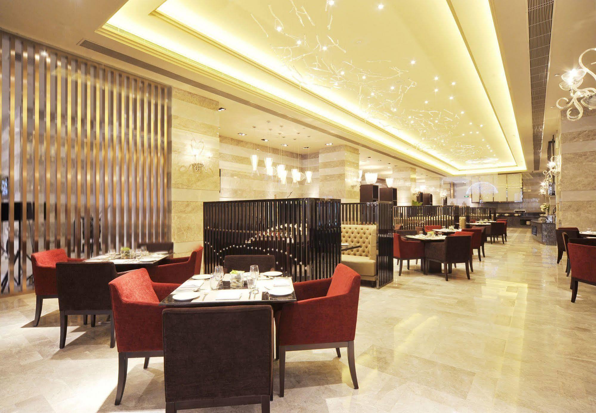 Royal Suites & Towers Wuhan Exterior foto