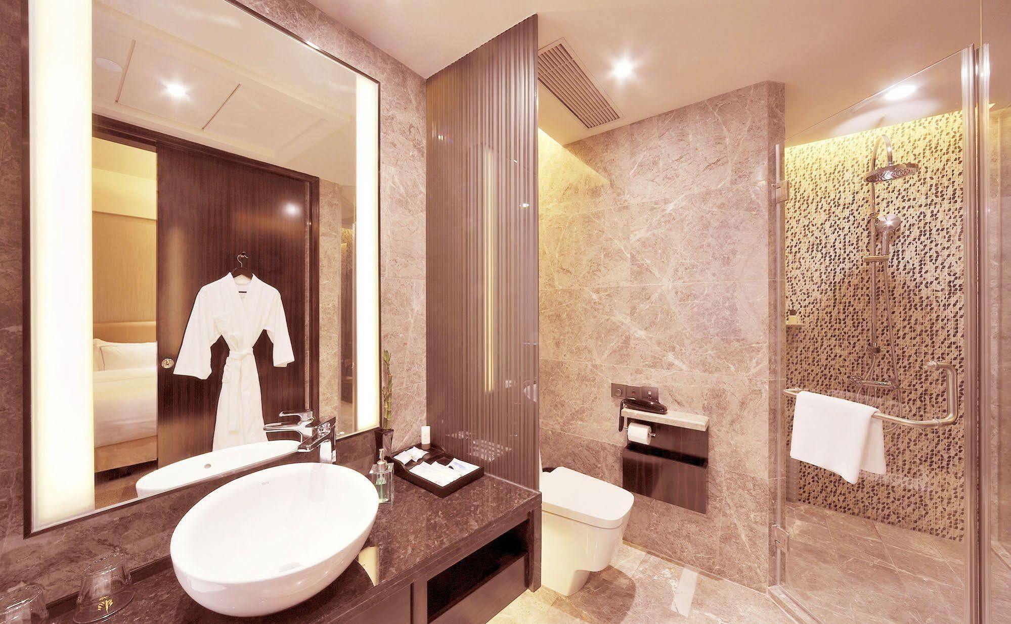 Royal Suites & Towers Wuhan Exterior foto