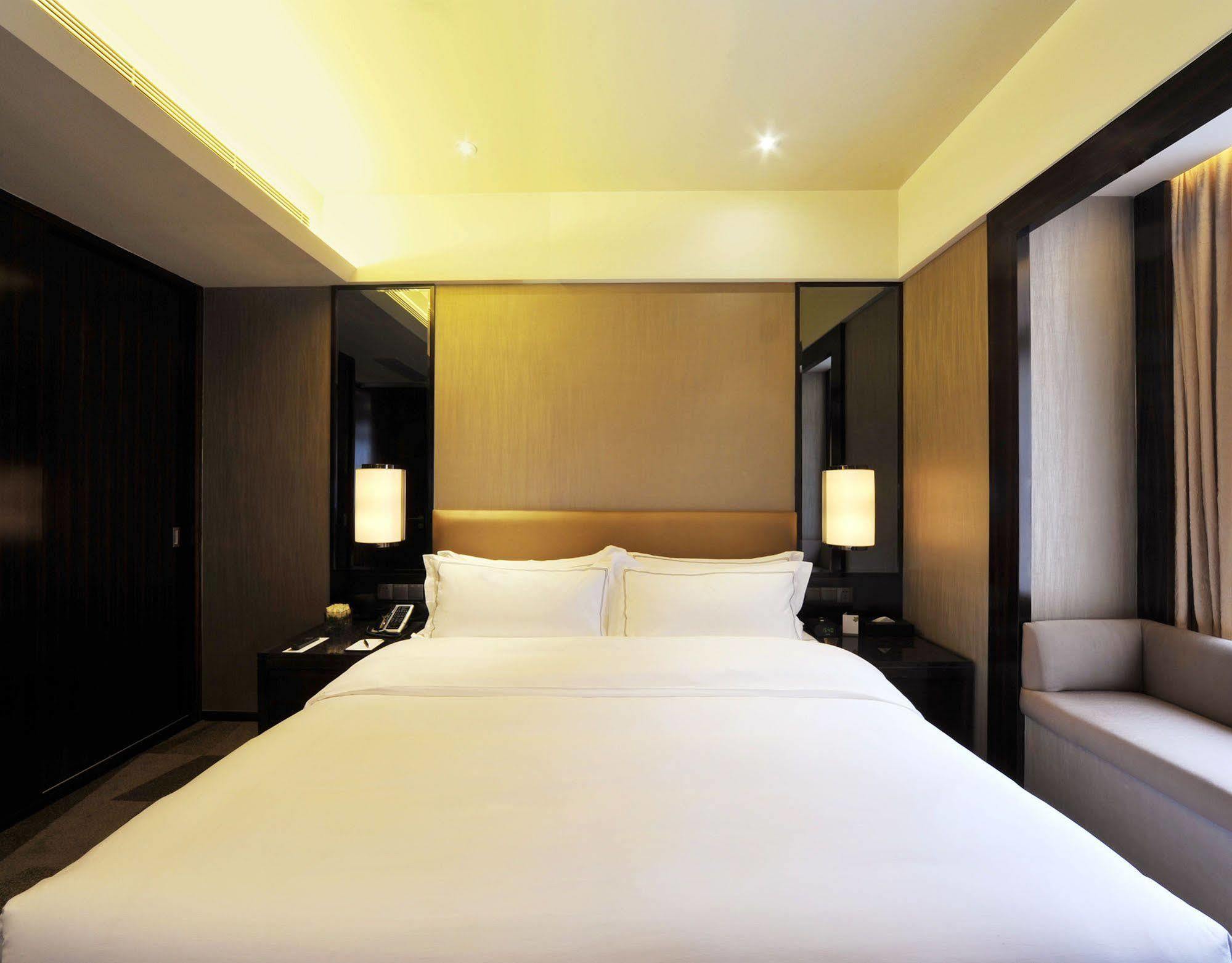 Royal Suites & Towers Wuhan Exterior foto