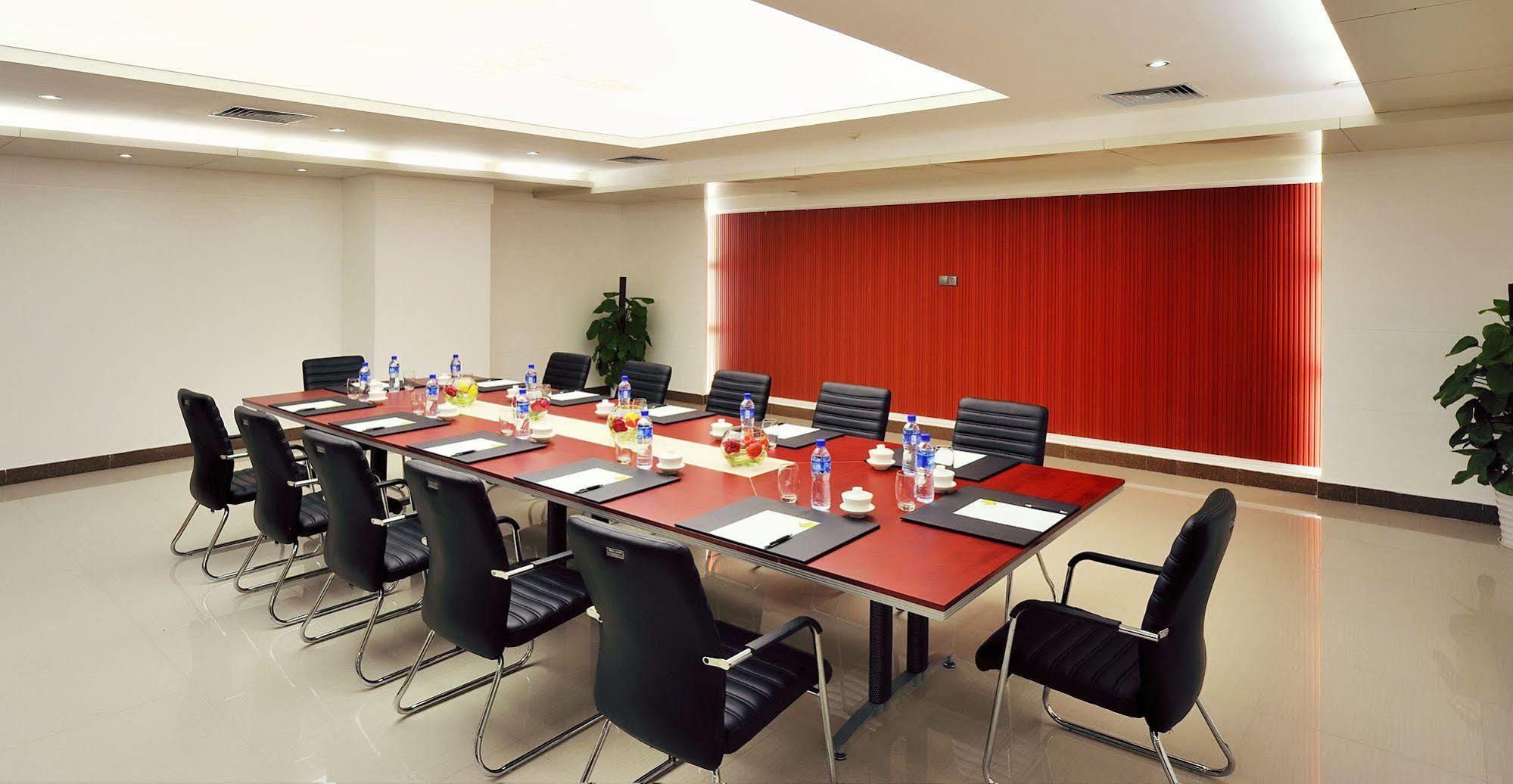 Royal Suites & Towers Wuhan Exterior foto